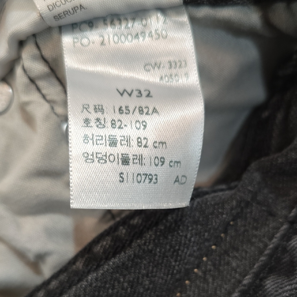 Levi’s 501 Black Denim Cutoff Shorts | High Rise | W32 - Picture 4 of 8